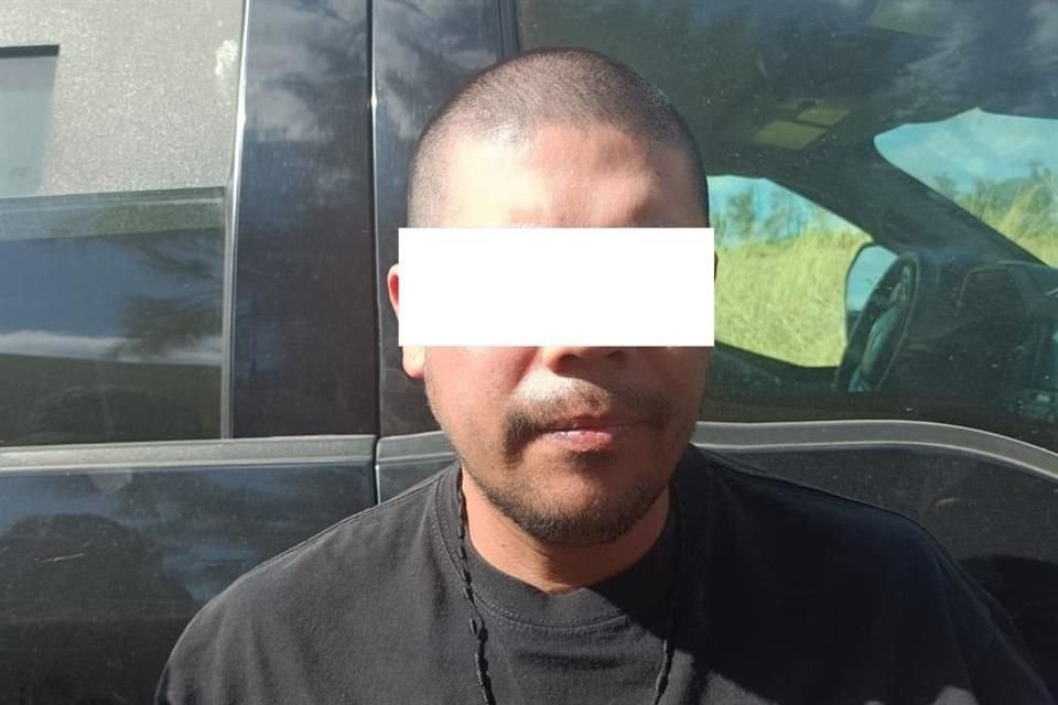 Un hombre que paseaba por calles de Teocaltiche fue detenido por autoridades tras ser sorprendido con una pistola en la Colonia Los Arcos.