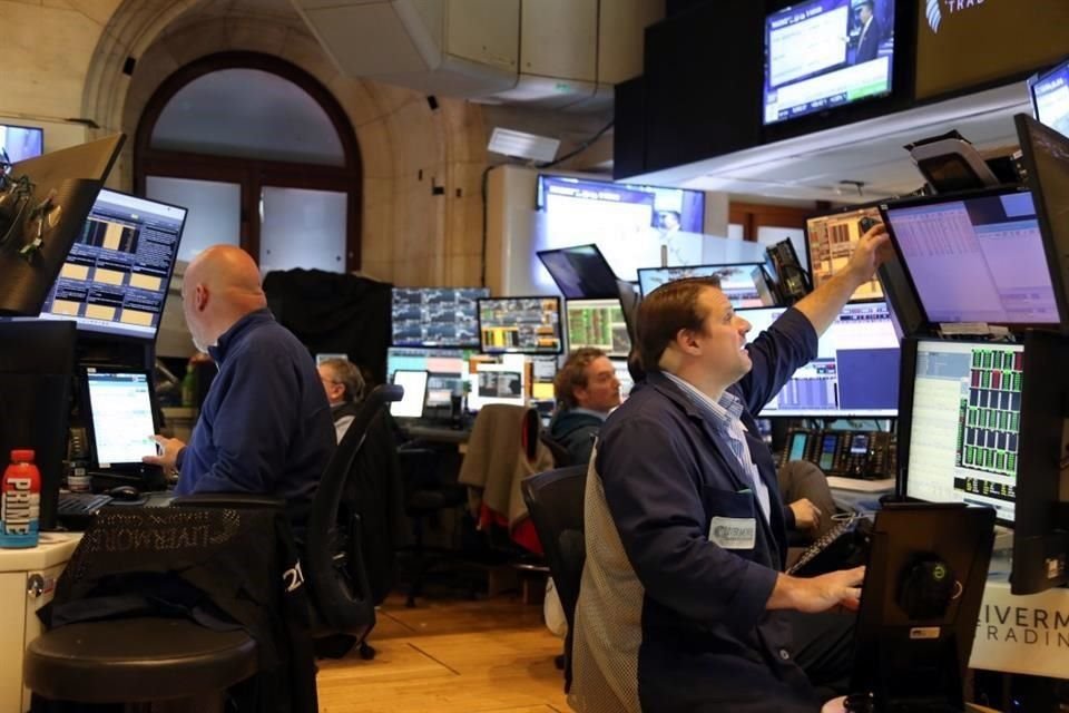 The broader S&P 500 index gained a marginal 0.05 percent in early trading Tuesday.