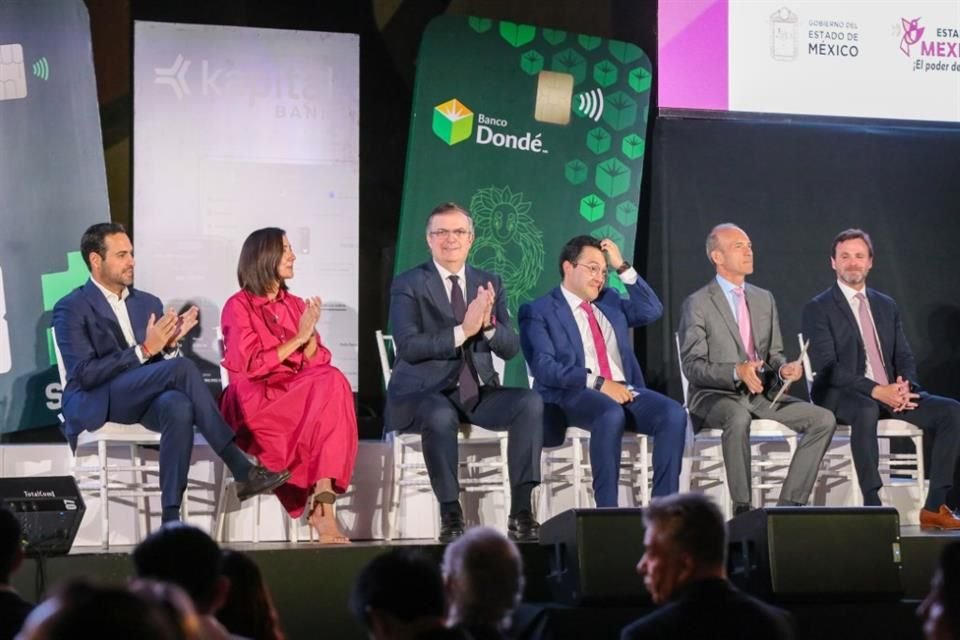 Marcelo Ebrard, titular de Economía, durante el lanzamiento de la tarjeta de movilidad Movimex.