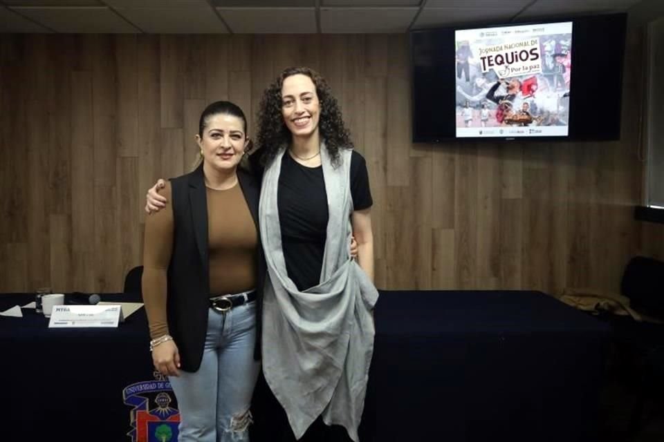 Daniela Yoffe (izq.) Coordinadora General de Extensión y Difusión Cultural; y Nallely Guadalupe Robles, coordinadora de Extensión y Acción Social.