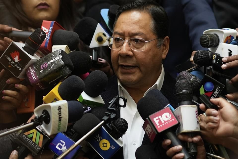 El Presidente boliviano Luis Arce ofrece una rueda de prensa en el palacio presidencial en La Paz, Bolivia, el 7 de abril de 2025.