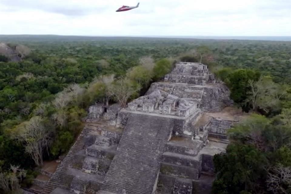 En el video MrBeast supuestamente desciende de un helicóptero sobre la pirámide de Calakmul en Campeche, hecho que negó el INAH.