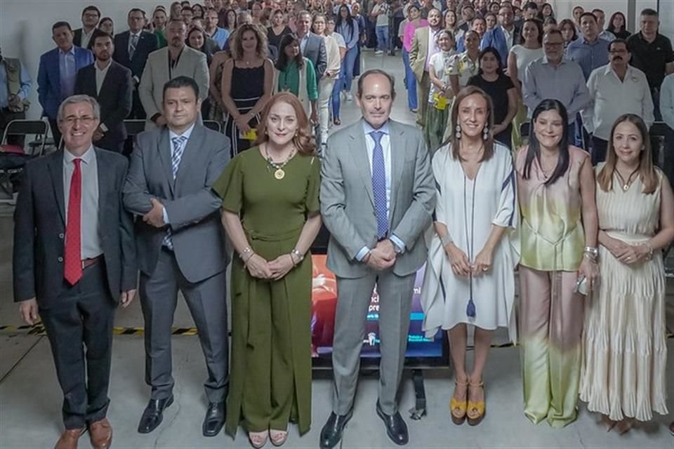 En el simposio se resaltó la importancia de crear redes de apoyo en el trabajo para poder visibilizar la depresión laboral.