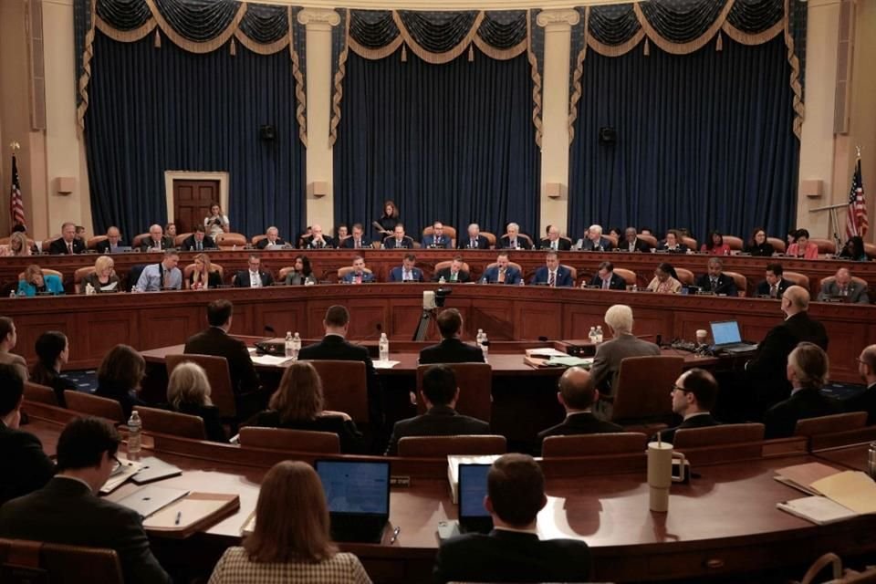 Miembros del Comité de Medios y Arbitrio de la Cámara Baja de EU durante una audiencia en Washington el 13 de mayo del 2025.