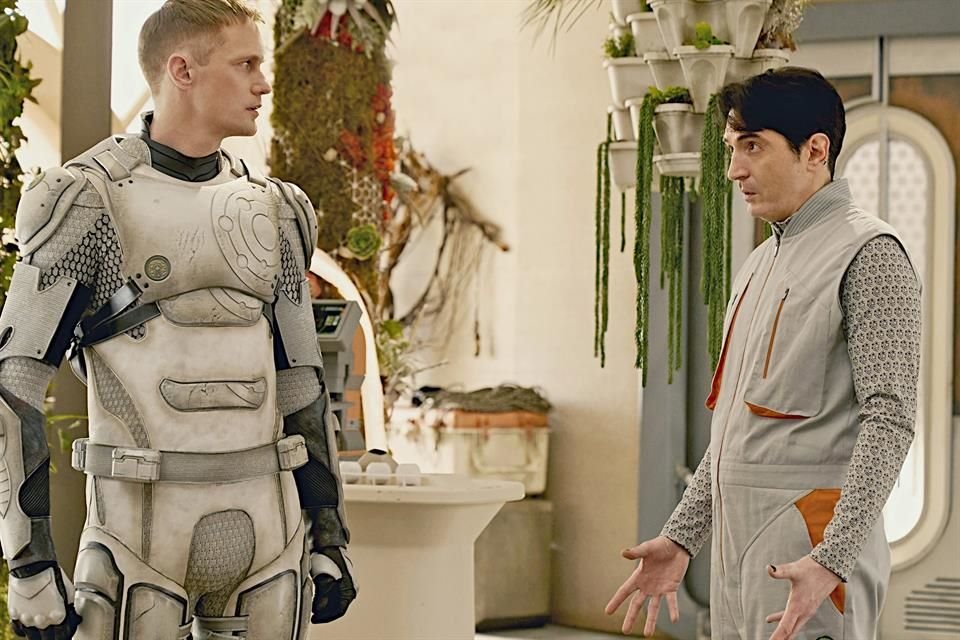 Skarsgård protagoniza la serie que estrena el 16 de mayo en Apple TV+.