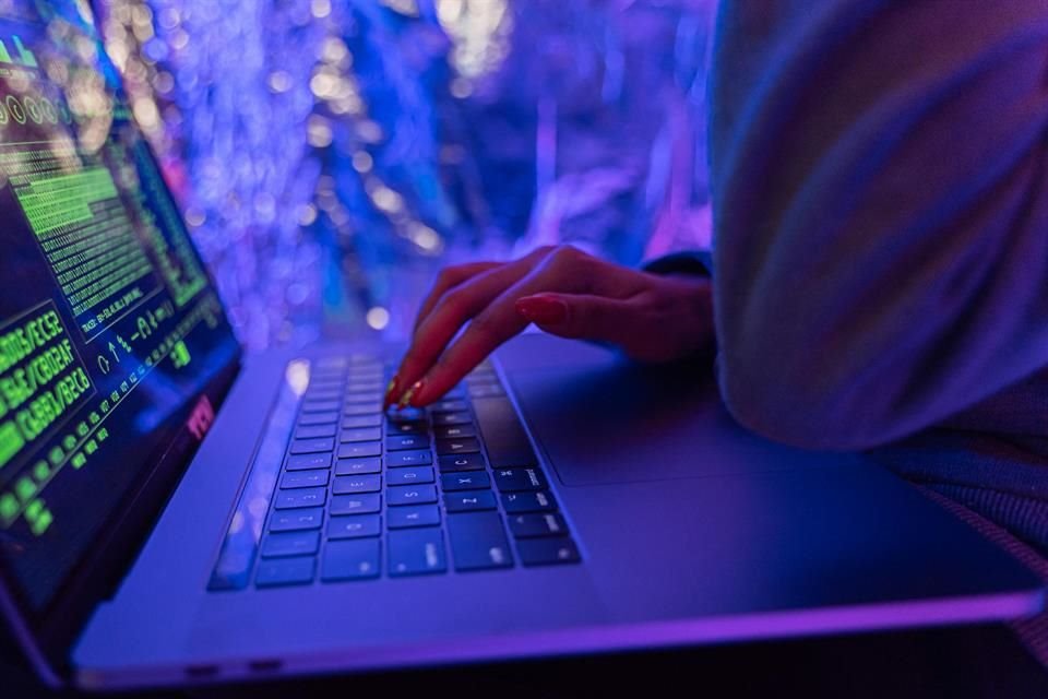 La iniciativa busca estrategias de seguridad digital y certificación de servidores públicos en la Capital.