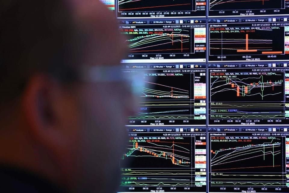 El Dow Jones sube 0.07%, el S&P 500 gana 0.03% y el Nasdaq 0.26%, mientras que los inversionistas monitorean evolución del comercio mundial.