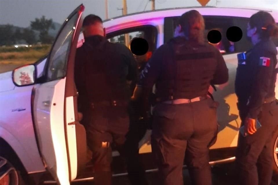 Cuatro adultos y dos niños de siete años, fueron rescatados tras una persecución, luego de haber sido privados de la libertad en Tlajomulco.