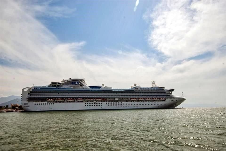Quienes llegan por crucero a Puerto Vallarta deberán contar con la vacuna contra el Covid-19 para poder bajar al destino.