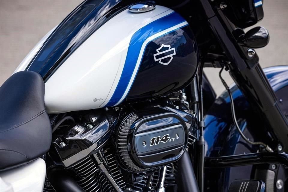 'La pintura Arctic Blast está ejecutada en trazos de color de alto contraste que pretenden comunicar la apariencia de movimiento' Brandon Richards, vicepresidente de Diseño de Harley- Davidson
