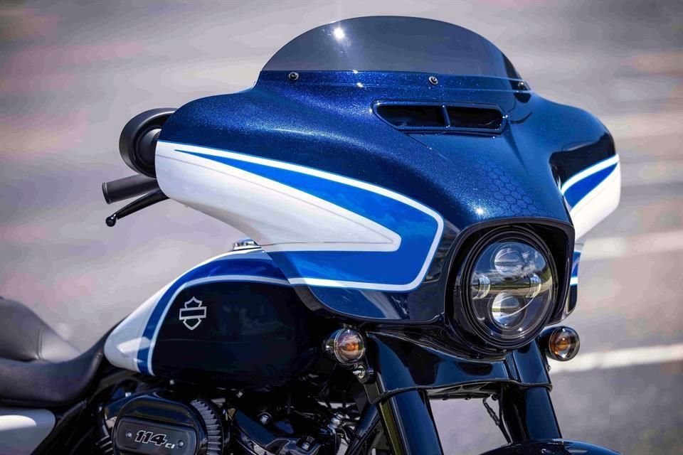 'La pintura Arctic Blast está ejecutada en trazos de color de alto contraste que pretenden comunicar la apariencia de movimiento' Brandon Richards, vicepresidente de Diseño de Harley- Davidson