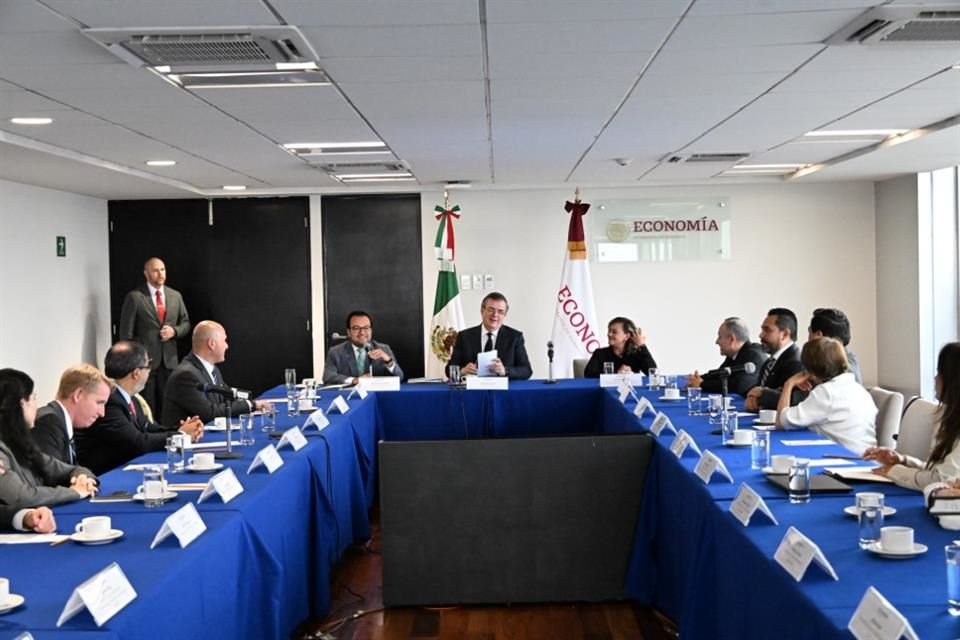 El Secretario de Economía, Marcelo Ebrard durante la revisión del Plan Semiconductores 2024-2030.