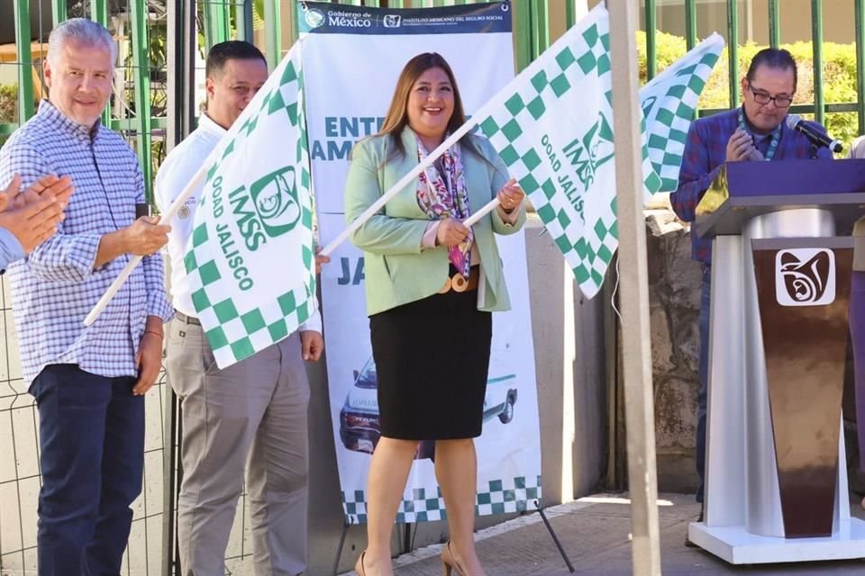 Un total de 47 ambulancias nuevas fueron entregadas por el Instituto Mexicano del Seguro Social (IMSS) a las clínicas de Jalisco.