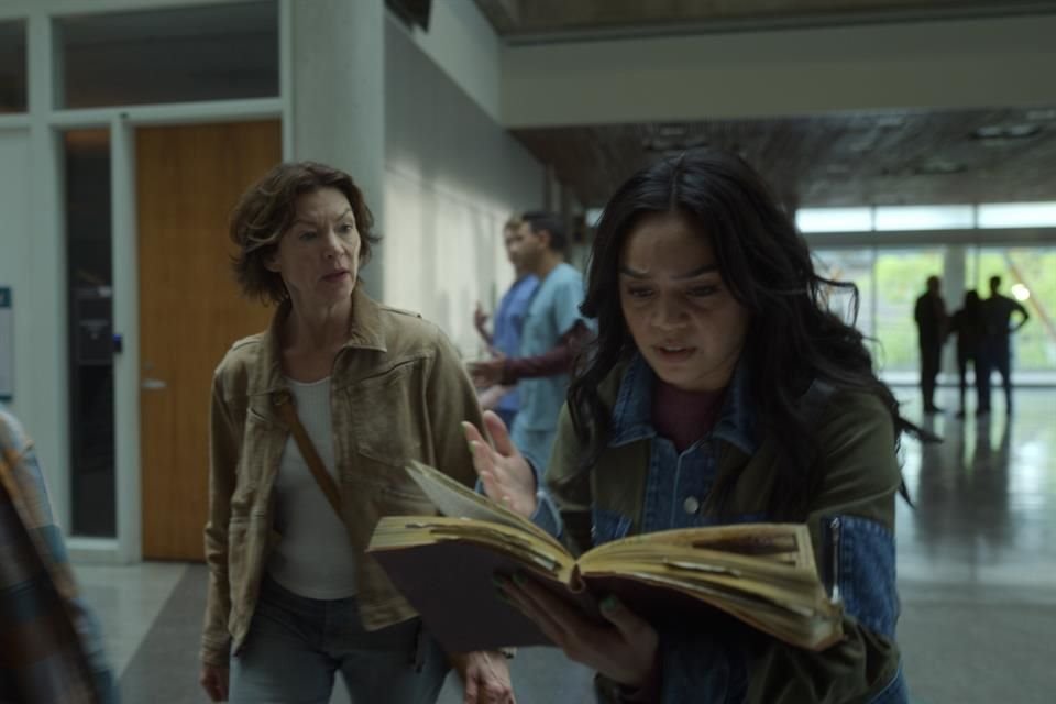 Esta película cruza la línea hacia lo ridículo, acercándose peligrosamente a lo que fue Una Película de Miedo para la saga Scream.