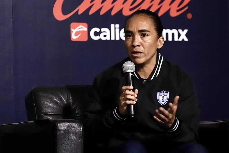 Mónica Ocampo pidió a todos los papás que no dejen de apoyar a sus hijas.