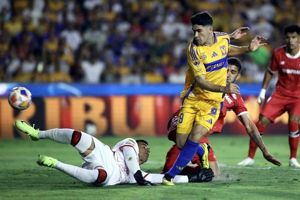 Al minuto 18, Nico Ibáñez empujó un pase de Ozziel Herrera quien escapó por izquierda tras controlarun balón en jugada de pared de Brunetta.