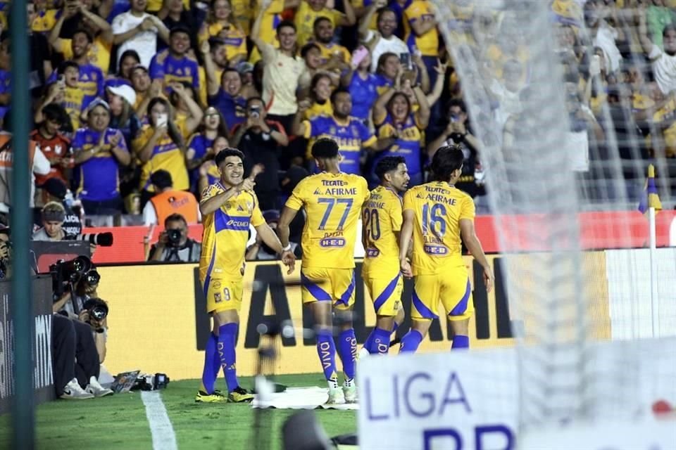 El festejo con la afición felina.