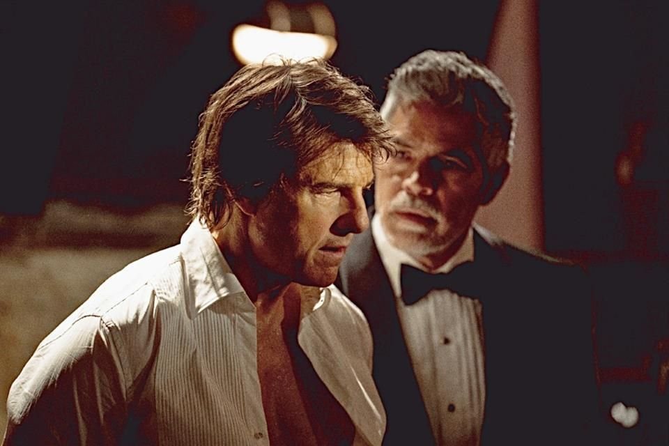 Admira Esai Morales, villano de la última 'Misión Imposible', a Tom Cruise, su contemporáneo.