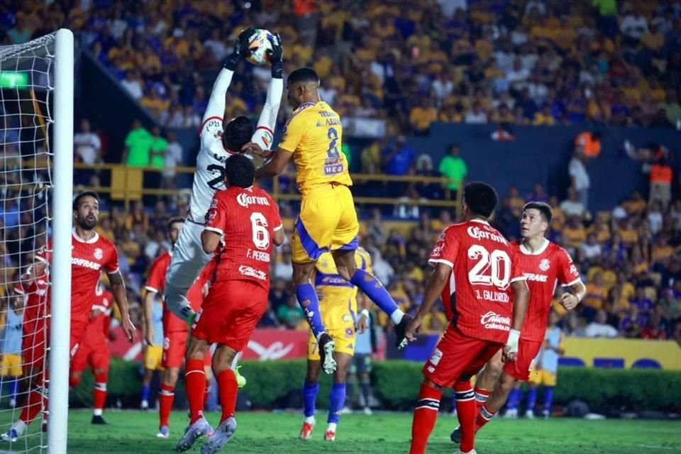 Observa más de las acciones del empate 1-1 de Tigres ante Toluca en la ida de las Semifinales.