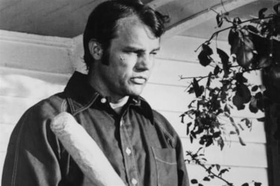 Fue elegido para el protagónico del filme 'Walking Tall', de 1973, el cual se convirtió en un éxito inesperado y convirtió a Baker en una estrella en Hollywood.