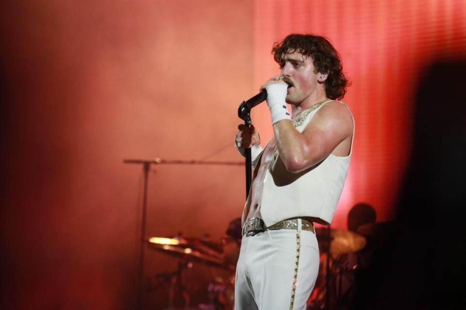 Benson Bonne interpretará el último sencillo de su próximo álbum, 'American Heart'.