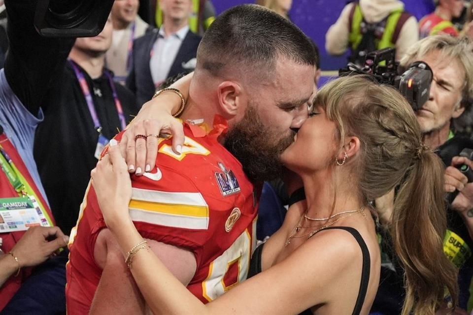 Tanto Taylor Swift como su novio Travis Kelce también están nominados a un par de premios.