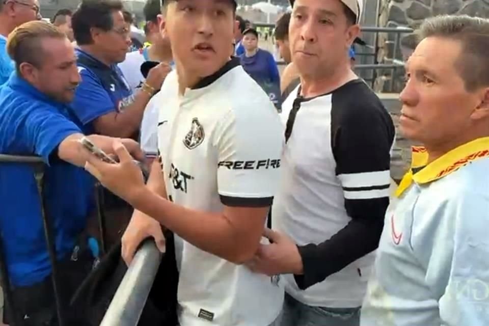 Aficionados del América pasaron algunos problemas en CU.