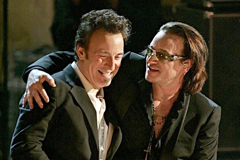 'Bruce Springsteen ha sido, personalmente, una influencia desde 1981. Cuando lo conocimos, en Londres, estaba con Pete Townshend, de The Who, y no podíamos creerlo', recordó Bono.