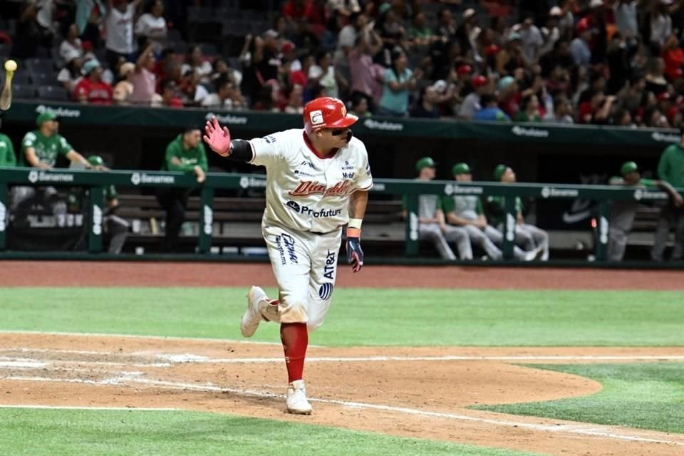 Japhet Amador fue el héroe del partido con su batazo.