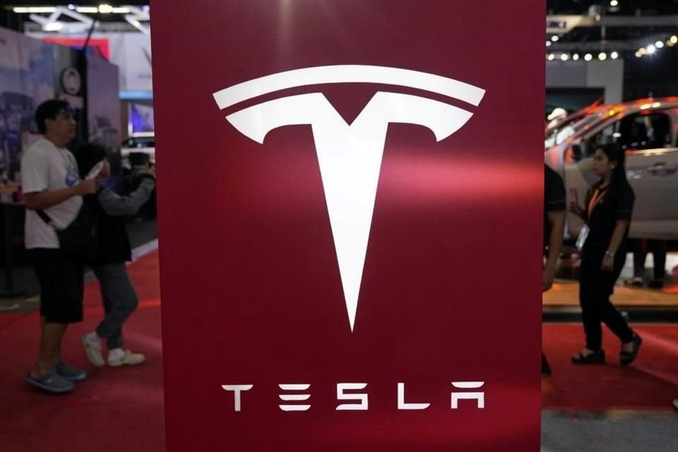 Tesla está ampliando su junta directiva de ocho miembros.