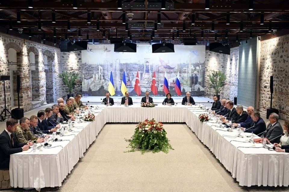 Representantes de Rusia y Ucrania acordaron un intercambio de mil prisioneros de cada bando en la primera conversación de paz en Estambul.