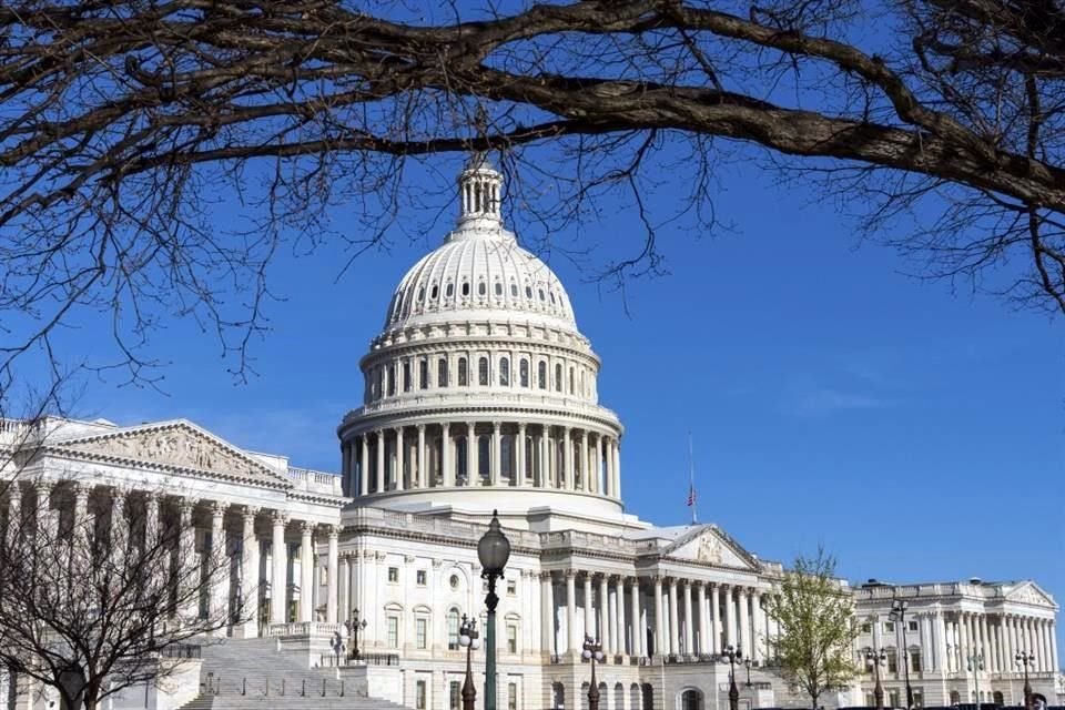 Miembros del partido republicano frenaron un masivo plan fiscal impulsado por Donald Trump que incluía gravamen a las remesas de migrantes.