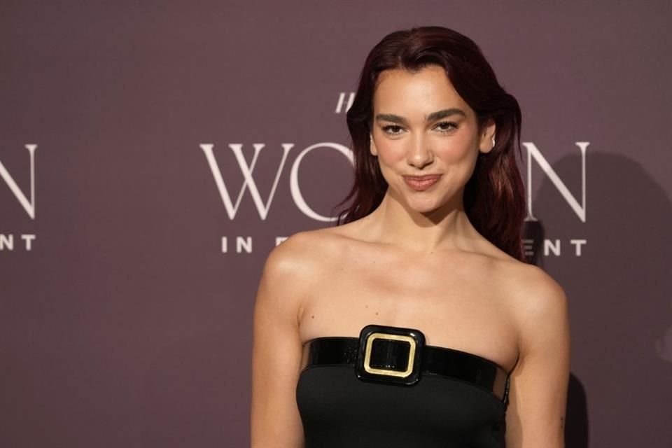 A sus 29 años, Dua Lipa se convirtió en la persona más joven entre los menores de 40 años más ricos de Reino Unido, con 153 mdd.