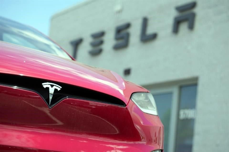 Expertos estiman que por los aranceles, el precio de los modelos Tesla subiría un 5% y de los seguros un 3%.