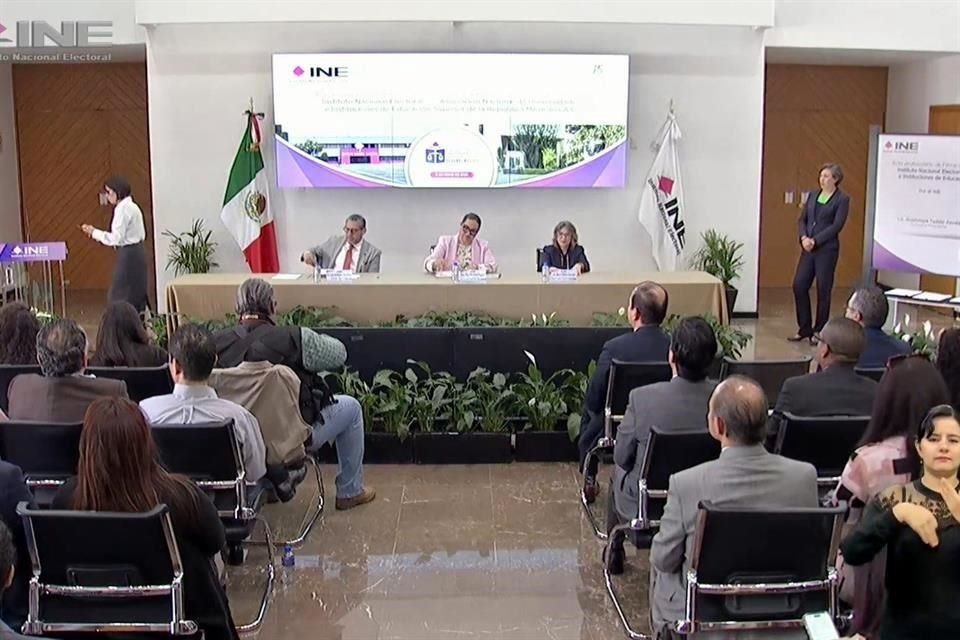 La ANUIES ha participado en convenios con el objetivo de ir fortaleciendo los derechos político-electorales en el País y fomentar que las y los jóvenes tengan su credencial de elector.