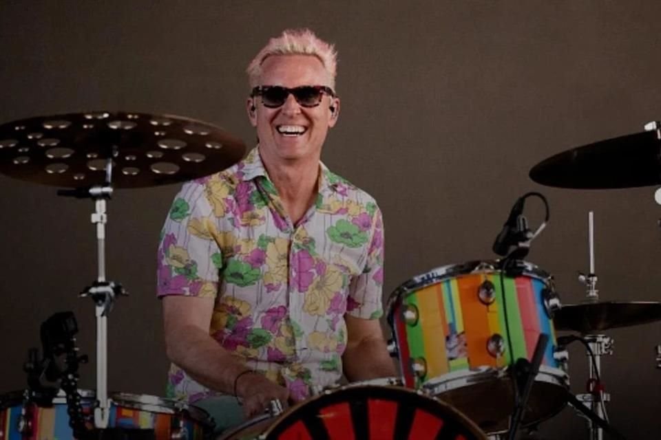Freese ha tocado la batería en The Vandals desde 1989 y ha colaborado con bandas y artistas como Devo, Guns N' Roses, Nine Inch Nails, The Replacements y Sting.