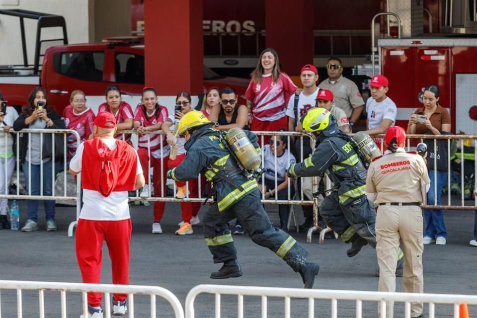 Las y los bomberos que participaron en esta justa pertenecen a cinco bases distintas.