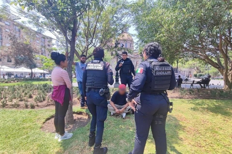 Una mujer que vino a Jalisco por trabajo reconoció a un hombre como su vecino que tenía dos años desaparecido.