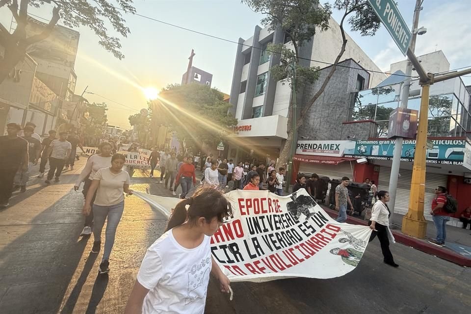 Tras la muerte del normalista Jesús Vázquez, estudiantes marcharon en Tuxtla Gutiérrez para exigir justicia por el joven estudiante.