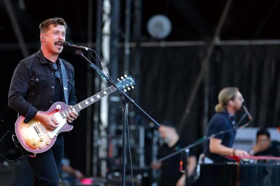 Hanson deleitó con 'When You're Gone', 'I Will Come To You' y 'This Time Around'.