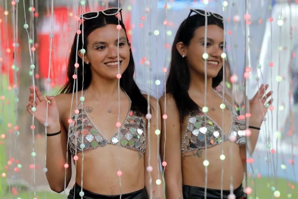 Aunque fue poca la afluencia, el ambiente se vivió al máximo con fanáticos del pop.