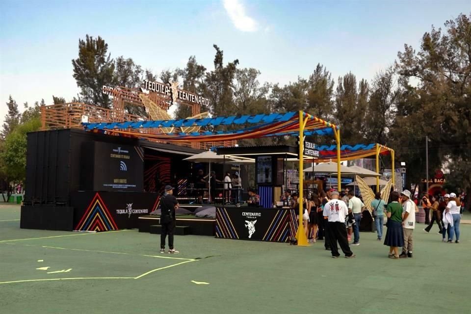 También se contó con espacios de comida y bebida.