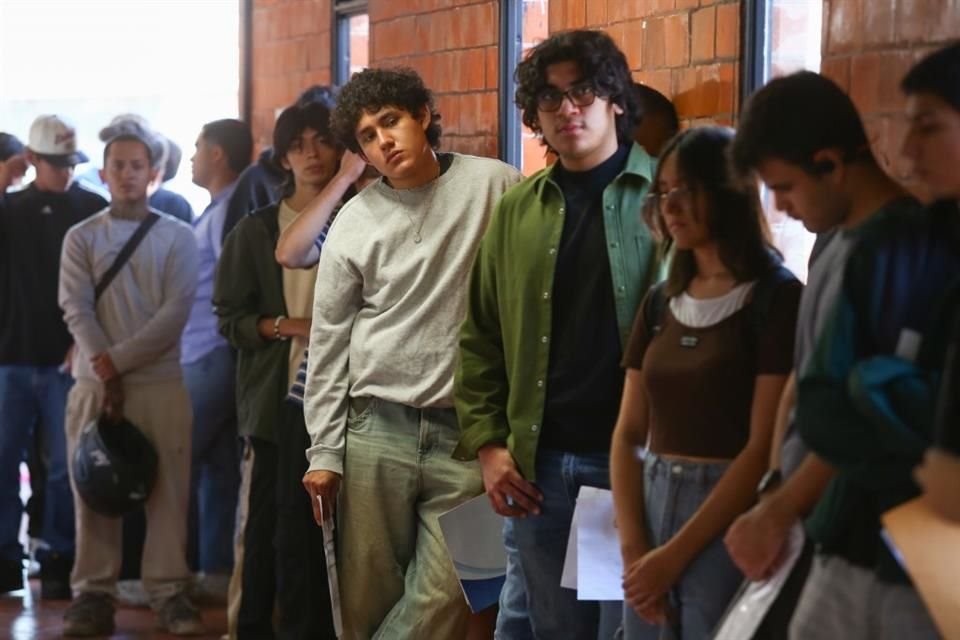 El examen arrancó desde las 9:00 horas y se espera que tenga una duración de alrededor de cinco horas.