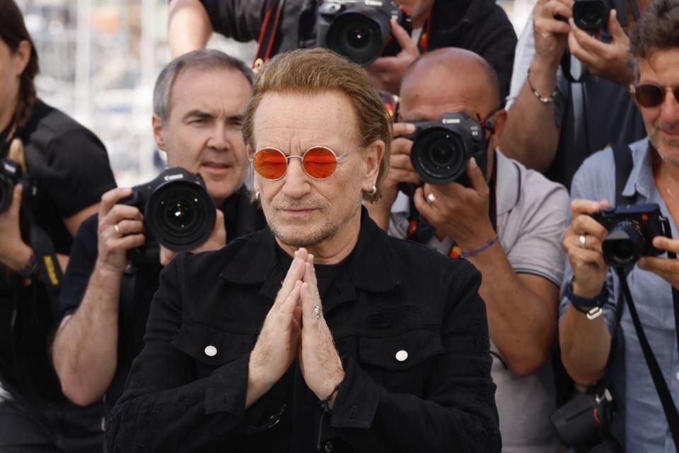 La estrella del rock Bono, presente en el Festival de Cannes, hizo un llamado a Occidente para que apoye a Ucrania, un país que, según él, está manteniendo a Europa 'libre del fascismo'.