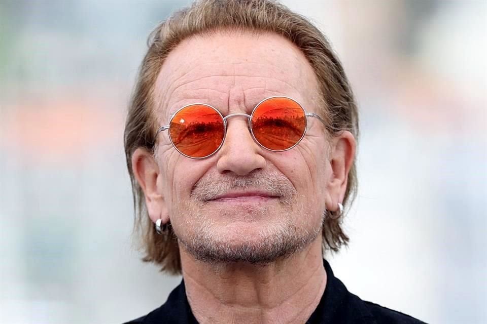 Durante su estancia en el Festival de Cannes, el rockero Bono hizo un llamado a Occidente para que apoye a Ucrania, actualmente en guerra.