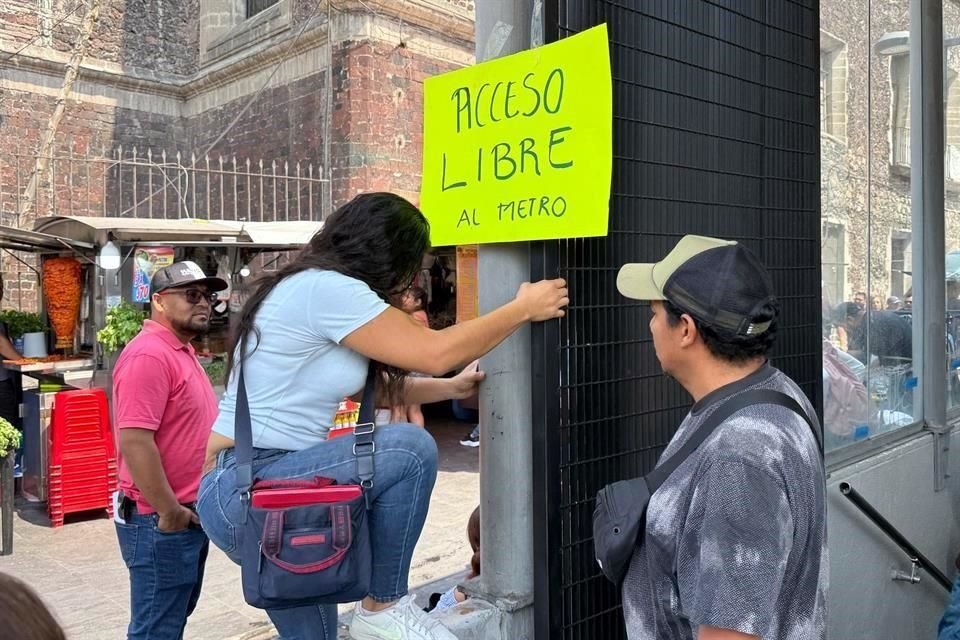 El jueves, los maestros,  iniciaron un paro indefinido.