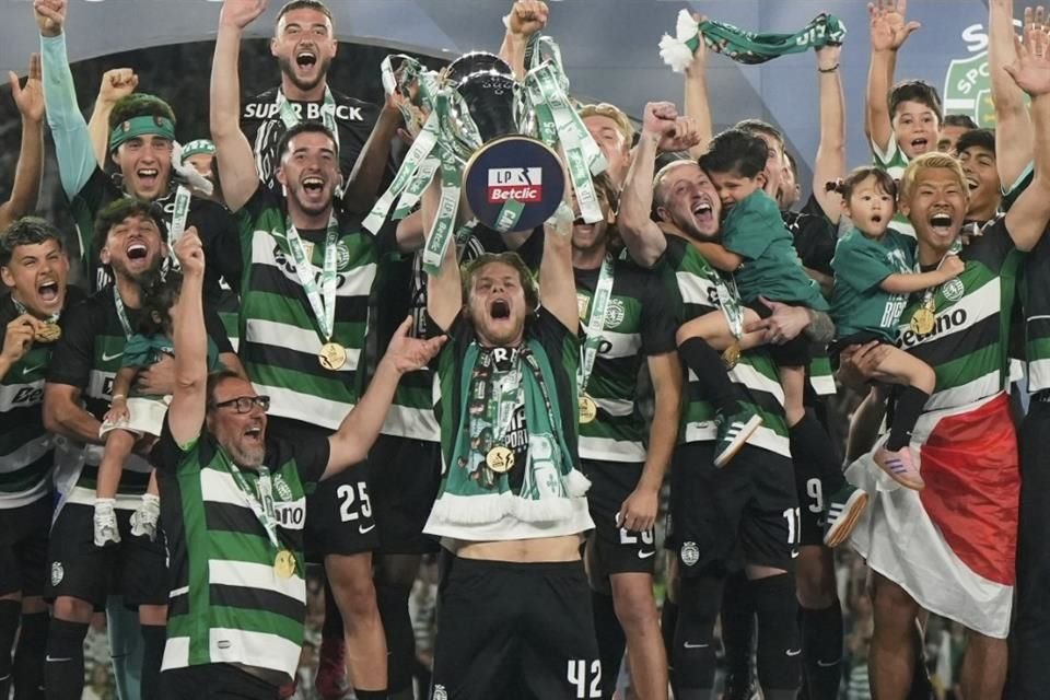 El Sporting levantó el título de Liga.