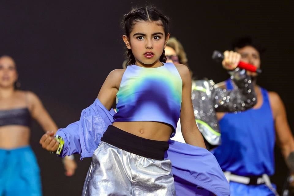 Valeria, hija de María José debutó como ´parte de sus bailarines.