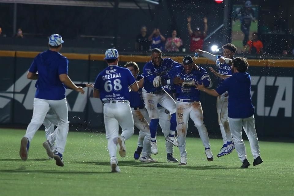 Charros de Jalisco ganó 11-10 a los  Dorados de Chihuahua.