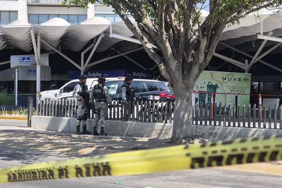 Luis Armando Córdova Díaz fue asesinado a balazos en el interior de un café Starbucks, en una plaza en la Colonia Valle Real, en Zapopan.